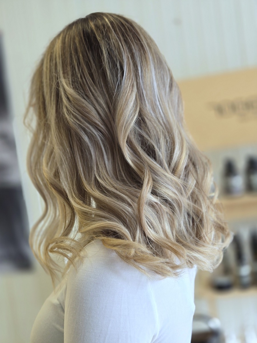 Balayage blond ondulé, effet soleil